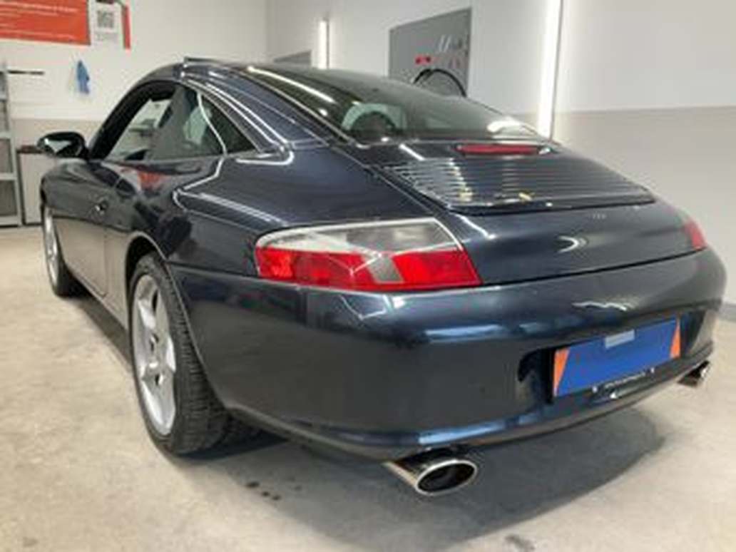 Blå Porsche 911 fra 2005