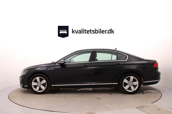 Sort VW Passat fra 2020