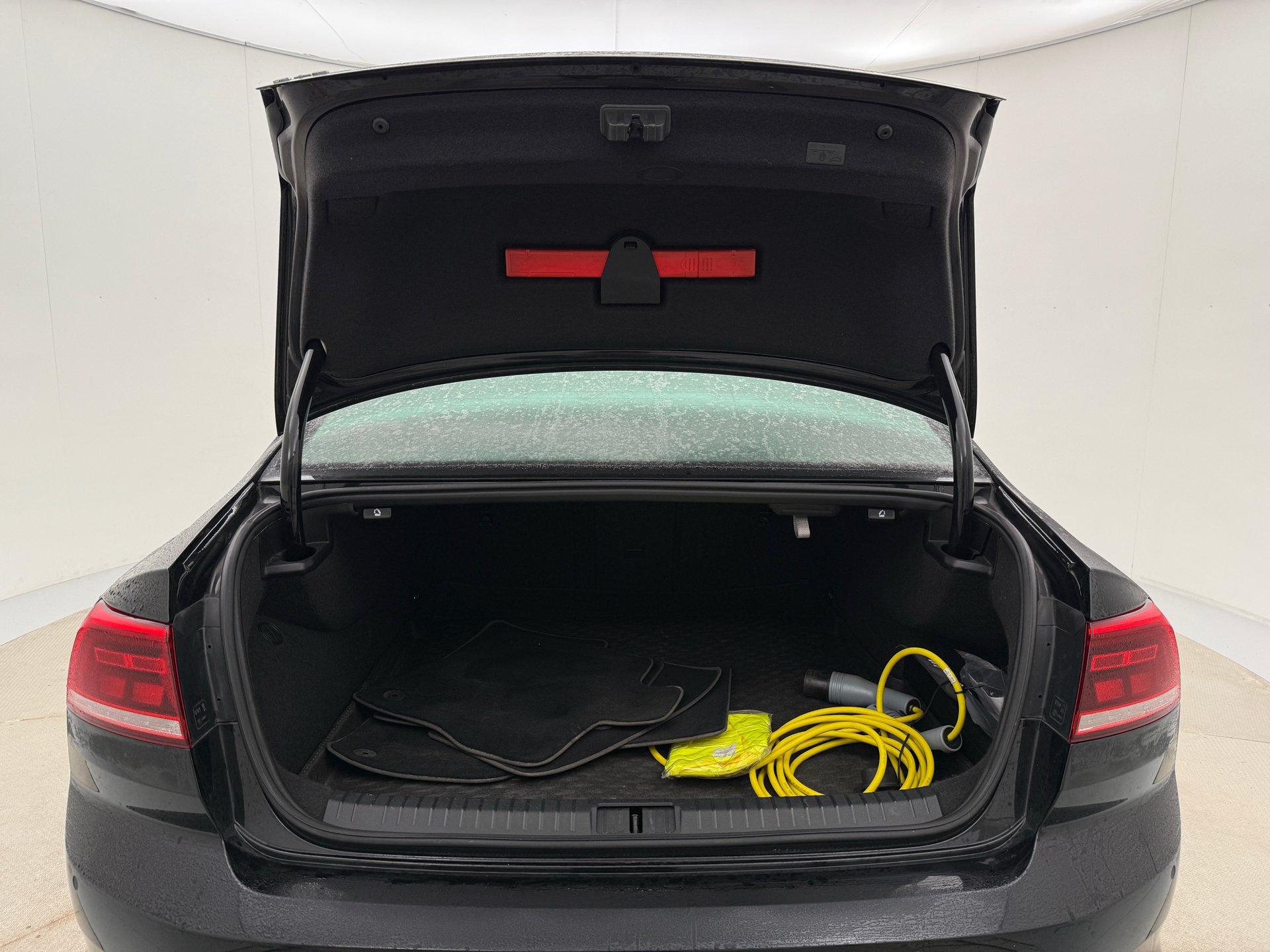 Sort VW Passat fra 2020