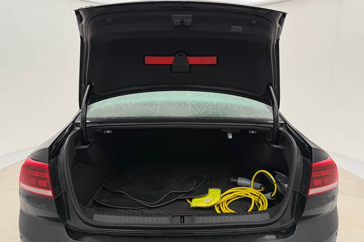 Sort VW Passat fra 2020