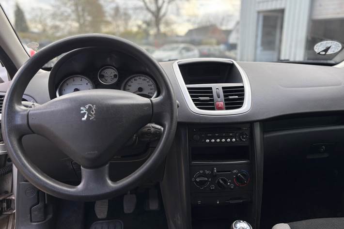 Sølv Peugeot 207 fra 2007