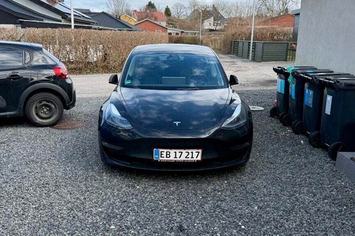 Sort Tesla Model 3 fra 2023