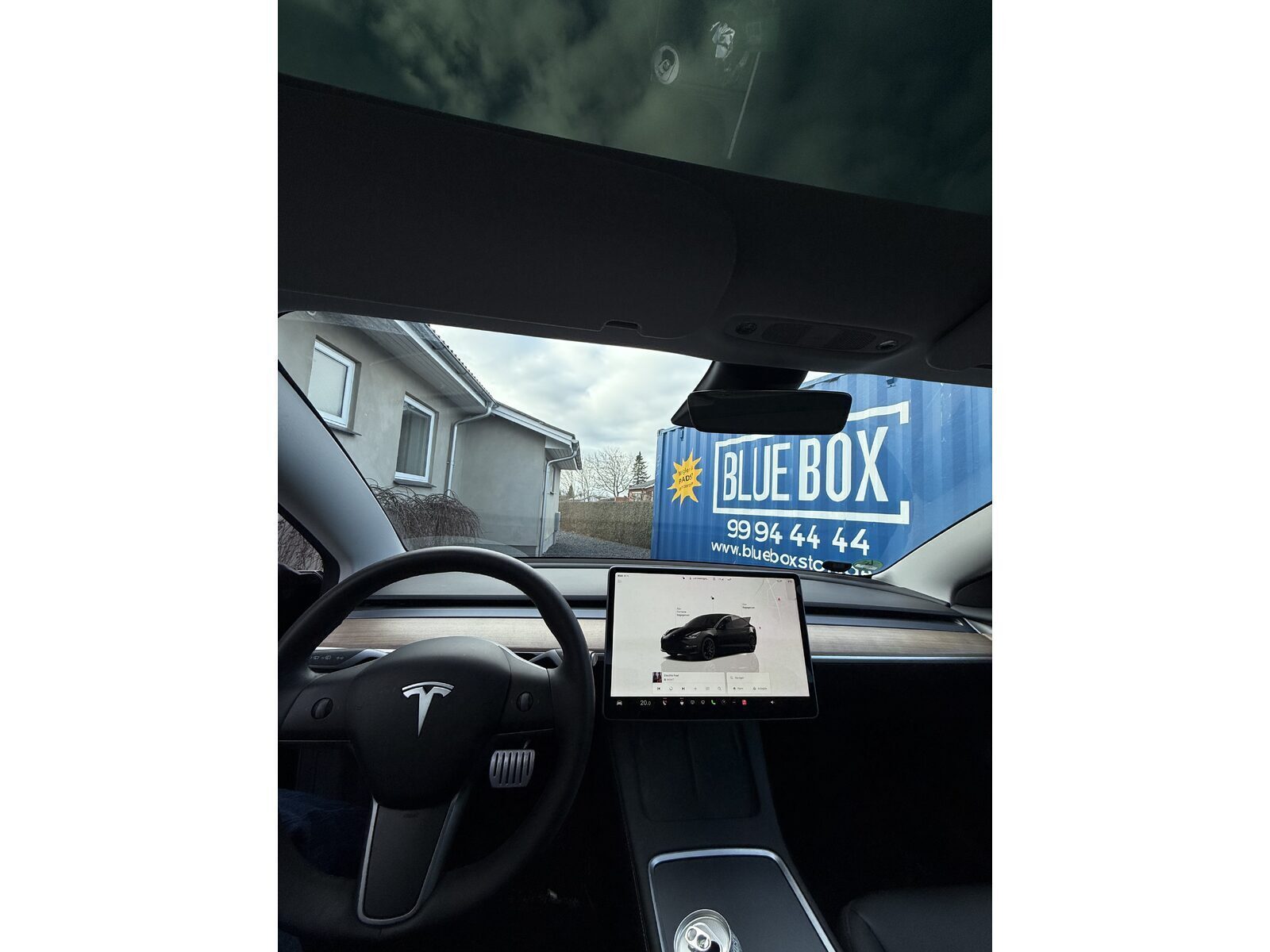 Sort Tesla Model 3 fra 2023