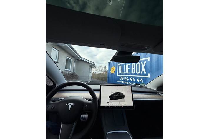 Sort Tesla Model 3 fra 2023