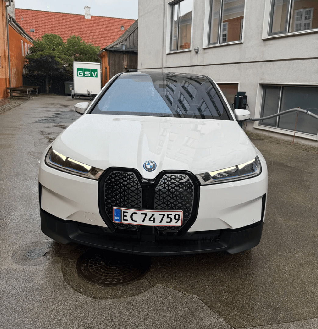BMW iX xDrive40 Fully Charged Sport