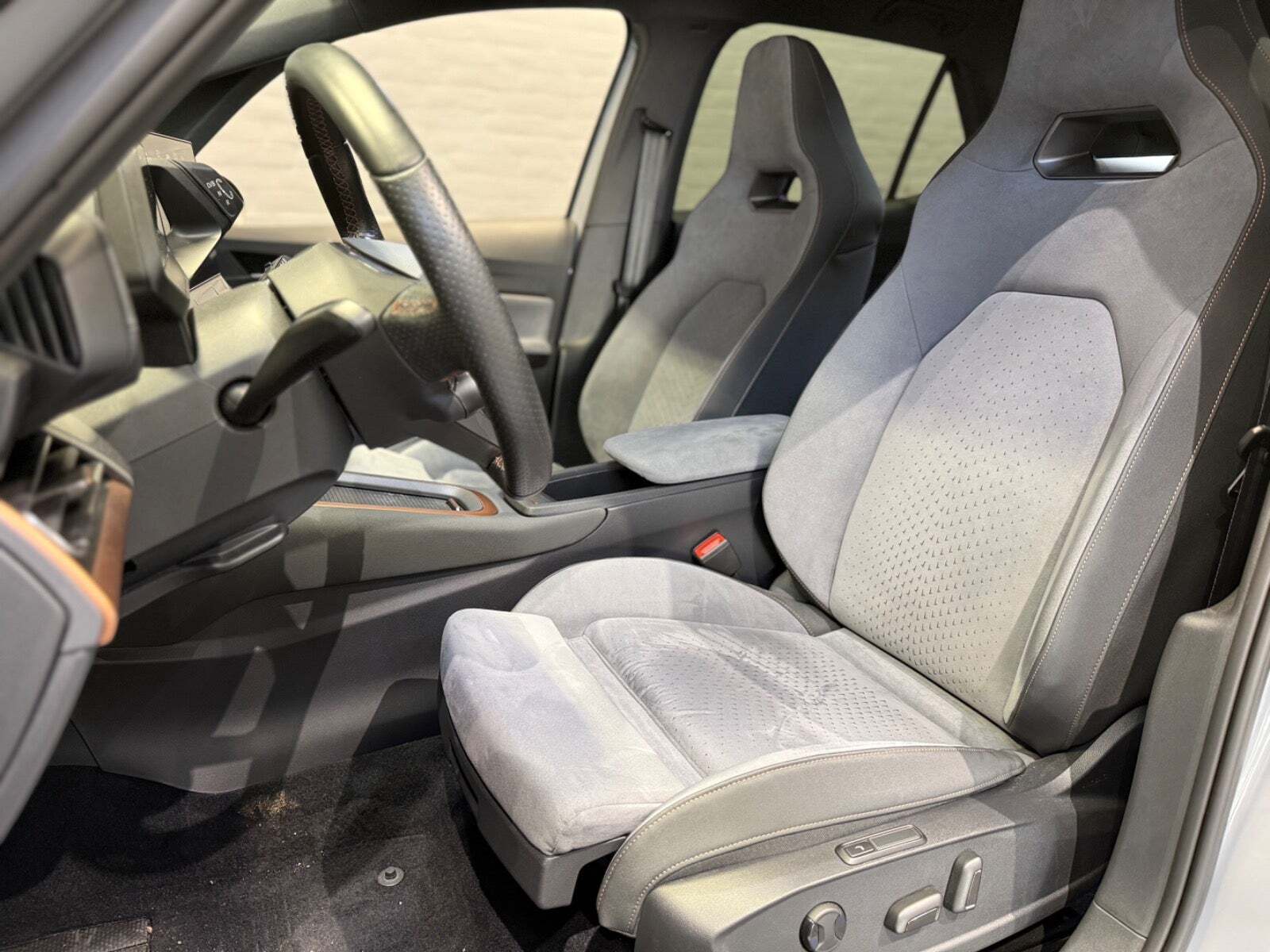 Grå Cupra Born fra 2023