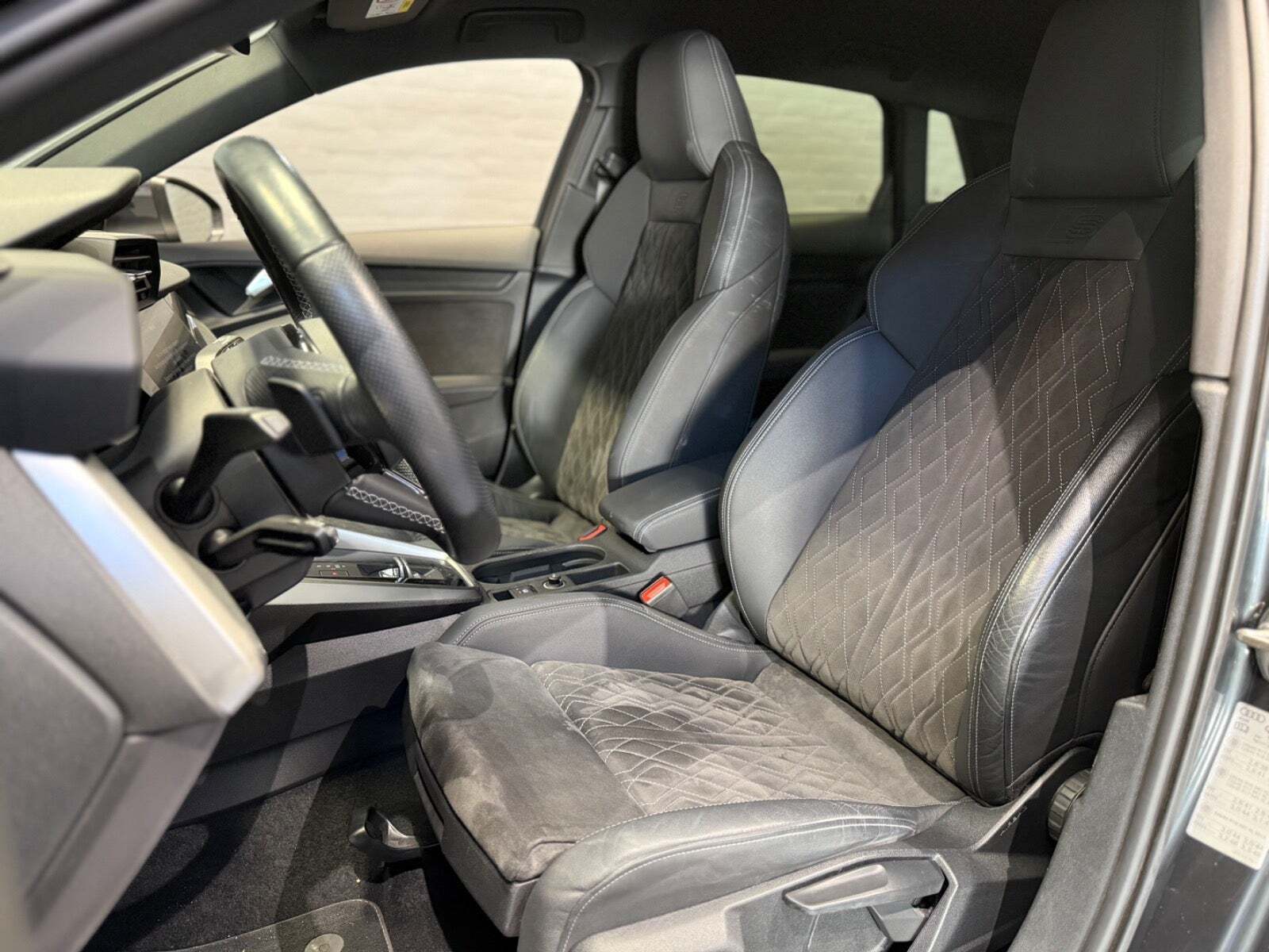 Grå Audi A3 fra 2021