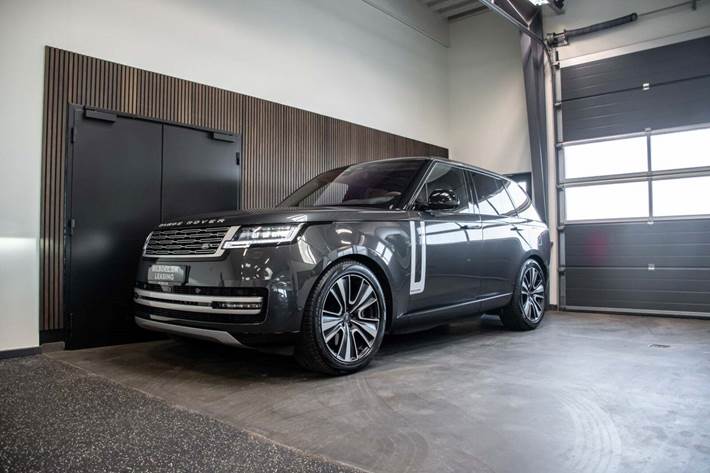 Grå Land Rover Range Rover fra 2023