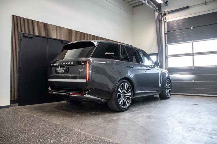 Grå Land Rover Range Rover fra 2023