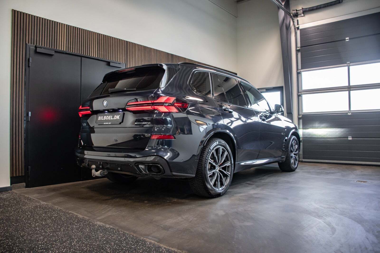 Sort BMW X5 fra 2023