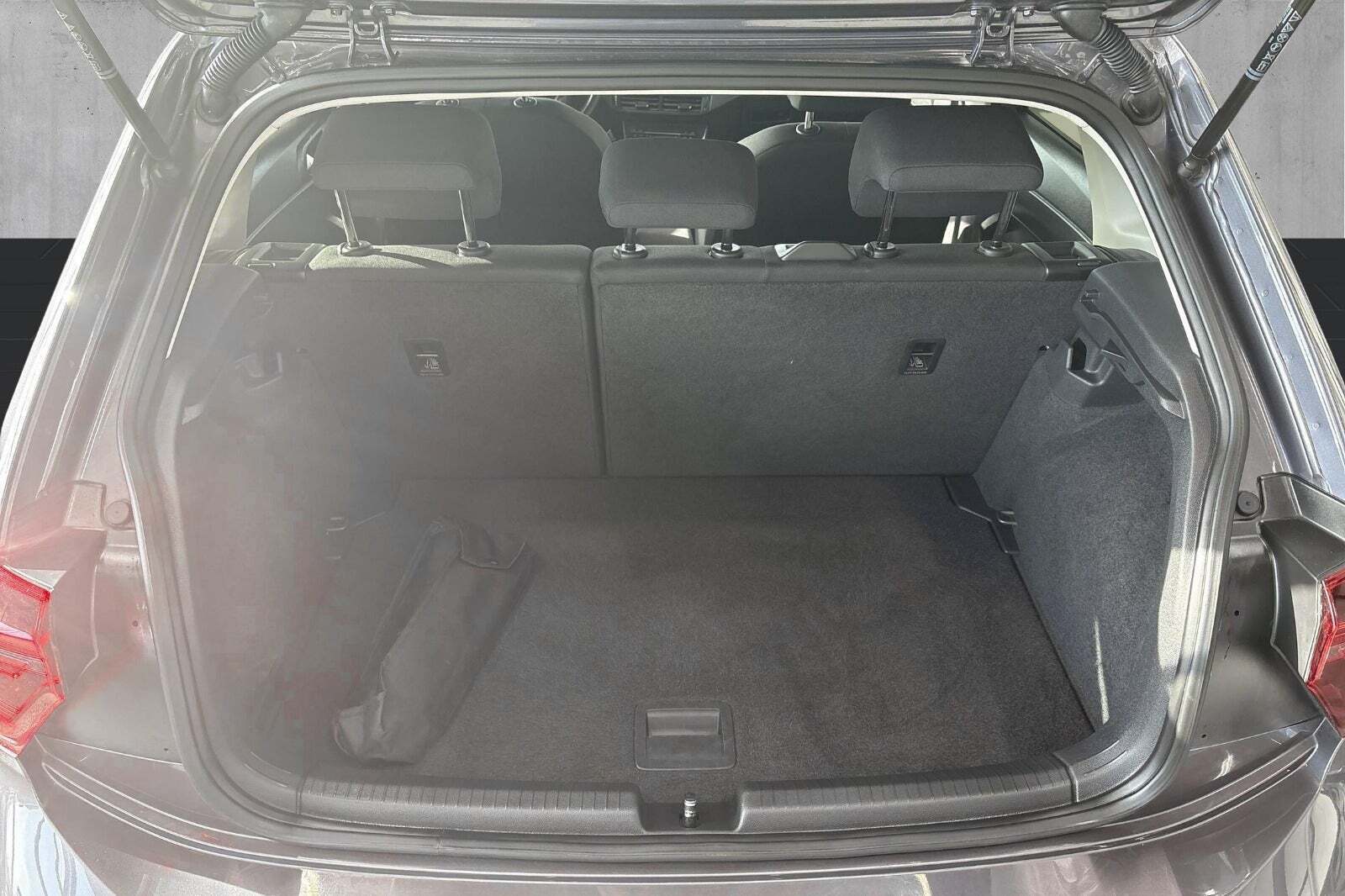 Grå VW Polo fra 2022