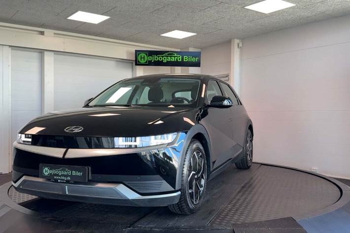 Sort Hyundai Ioniq 5 fra 2024 set udefra