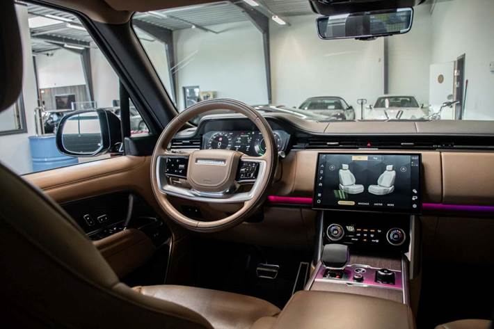 Grå Land Rover Range Rover fra 2023