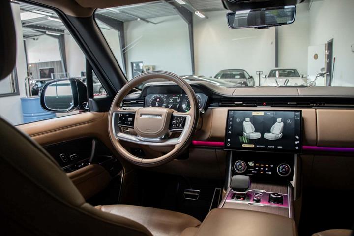 Grå Land Rover Range Rover fra 2023