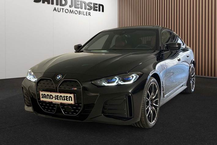 Sort BMW i4 fra 2023 set udefra