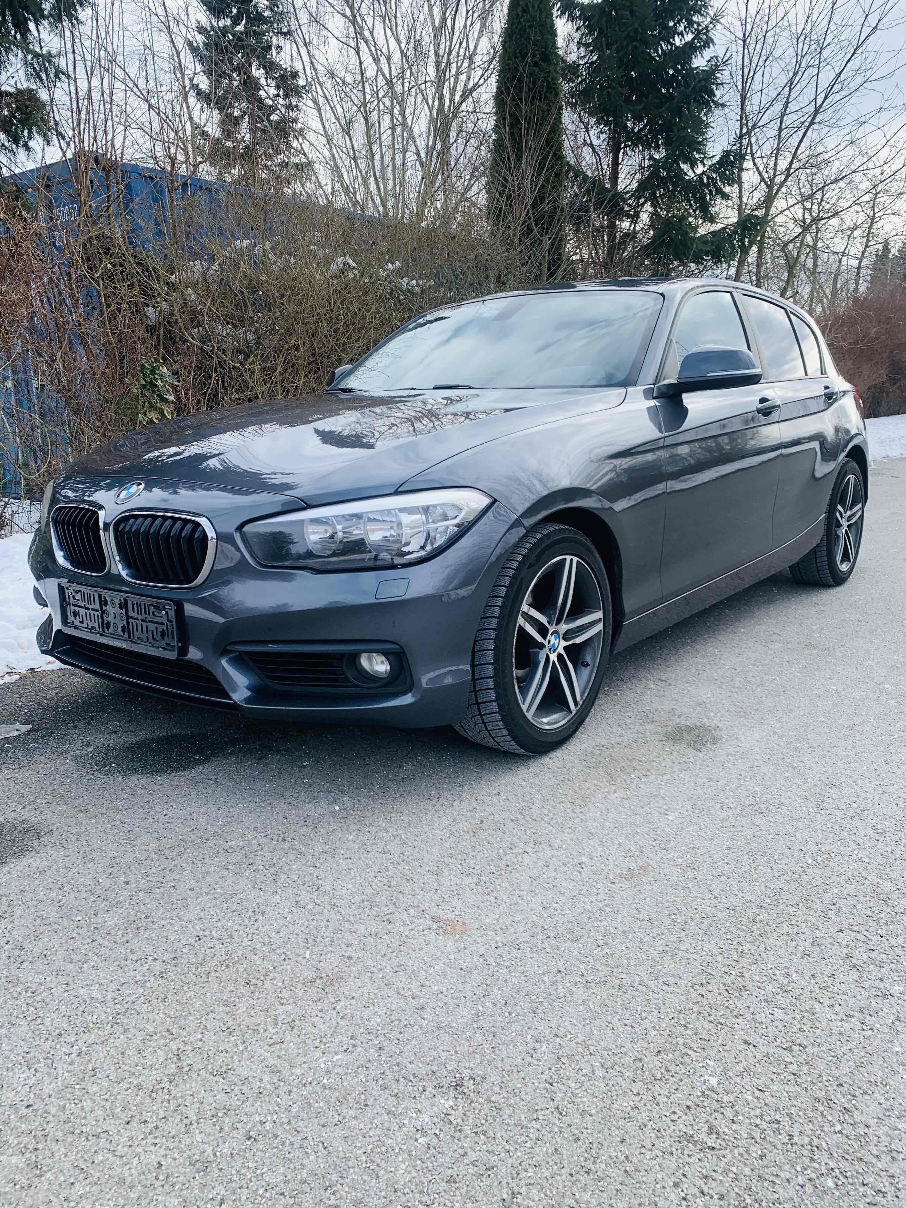 Grå BMW 1-Serie fra 2015