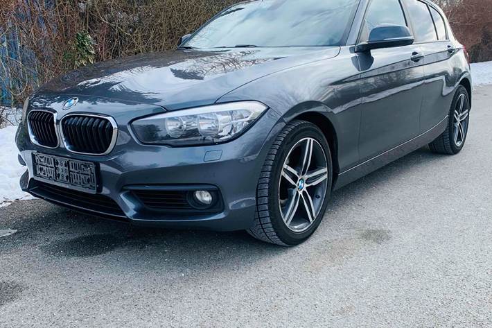 Grå BMW 1-Serie fra 2015