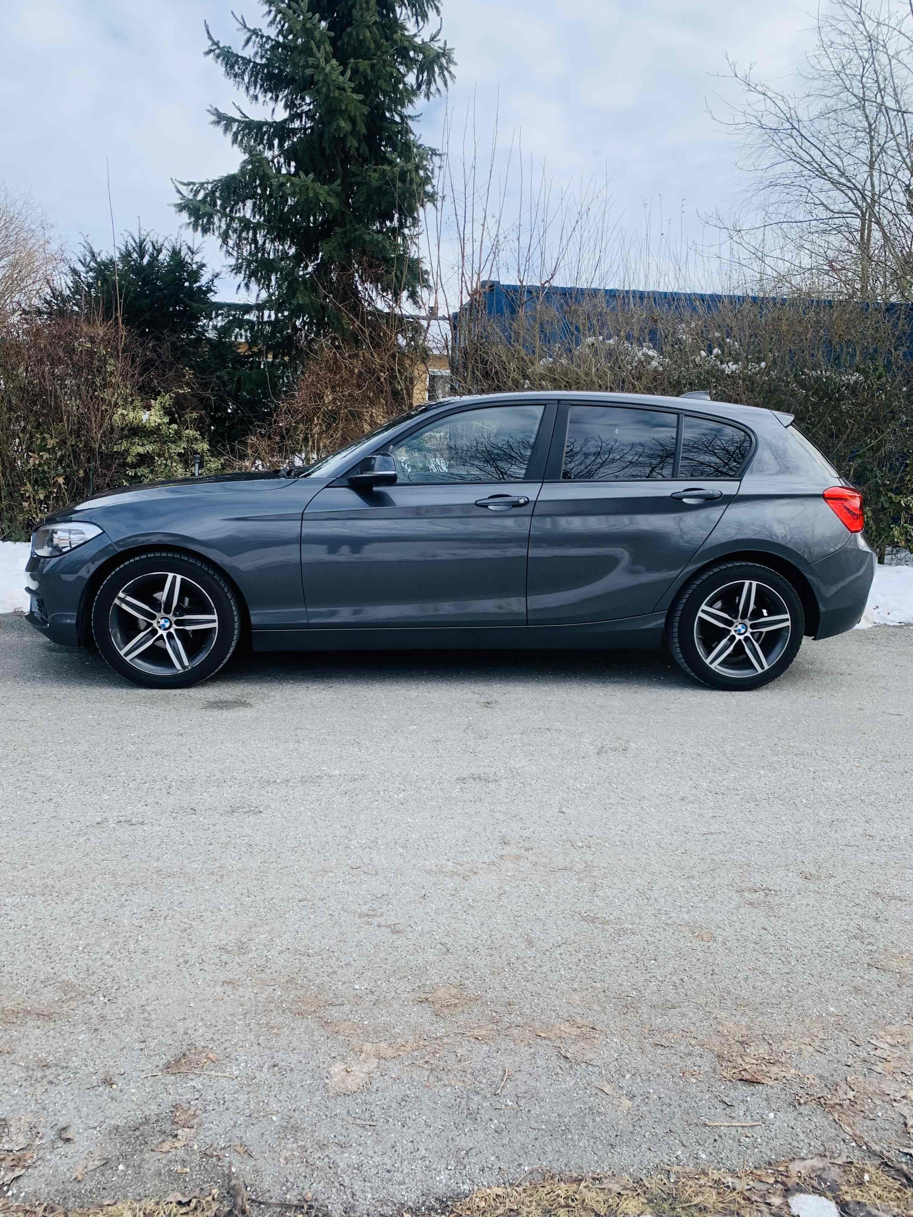 Grå BMW 1-Serie fra 2015