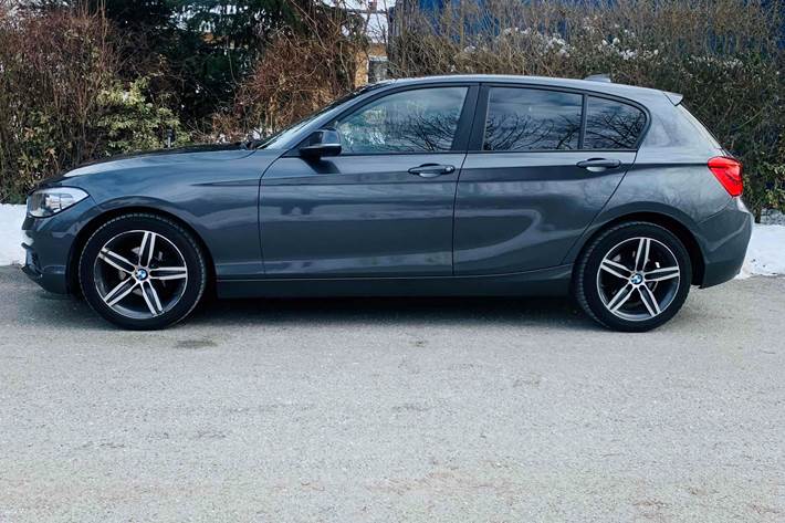 Grå BMW 1-Serie fra 2015