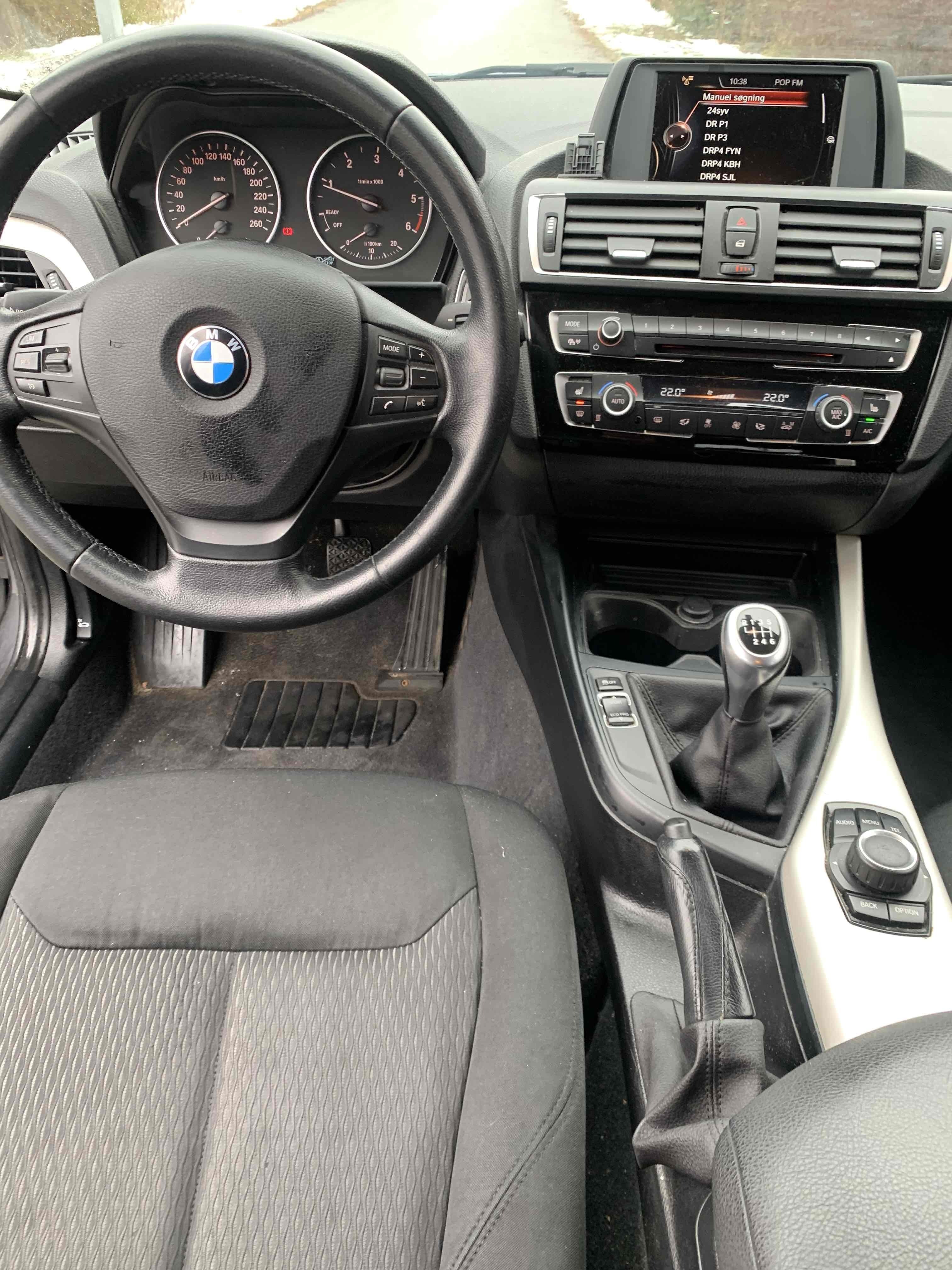 Grå BMW 1-Serie fra 2015