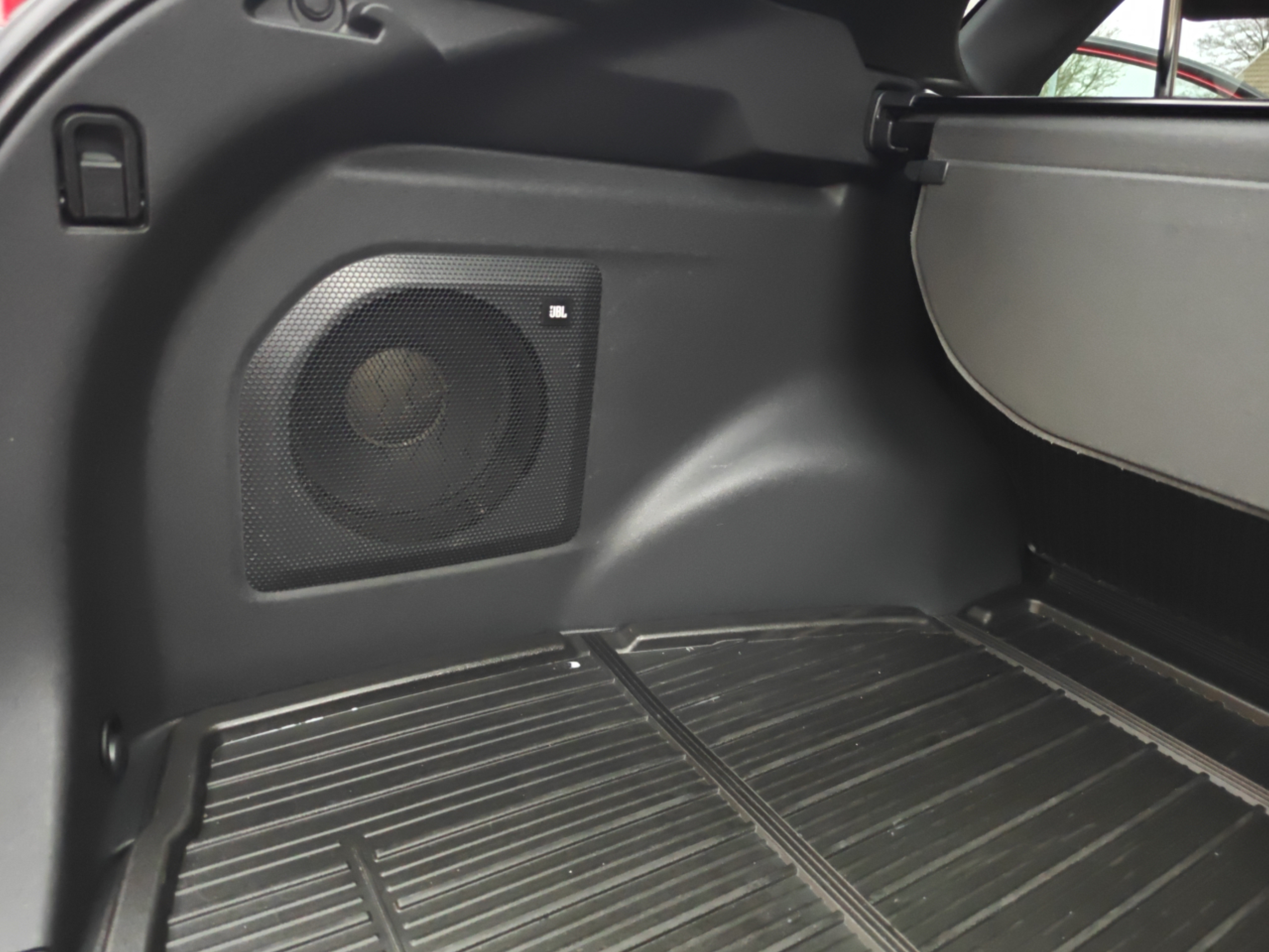 Rød Toyota bZ4X SUV fra 2023