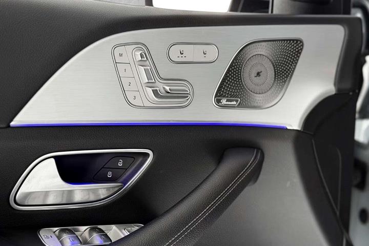 Sølv Mercedes GLE350 de fra 2024