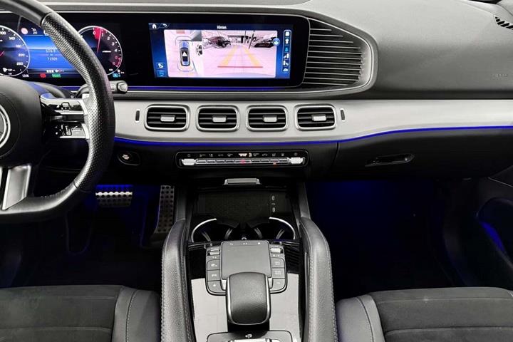 Sølv Mercedes GLE350 de fra 2024
