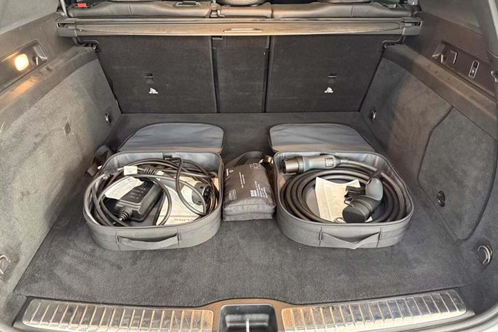 Sølv Mercedes GLE350 de fra 2024