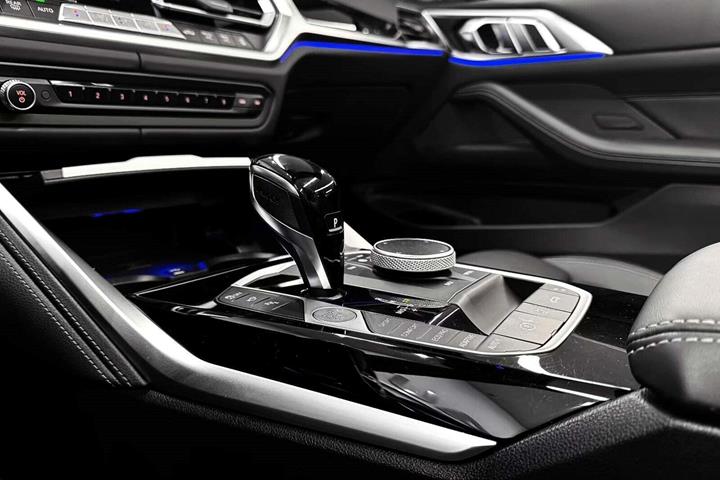 Sort BMW M440i fra 2022