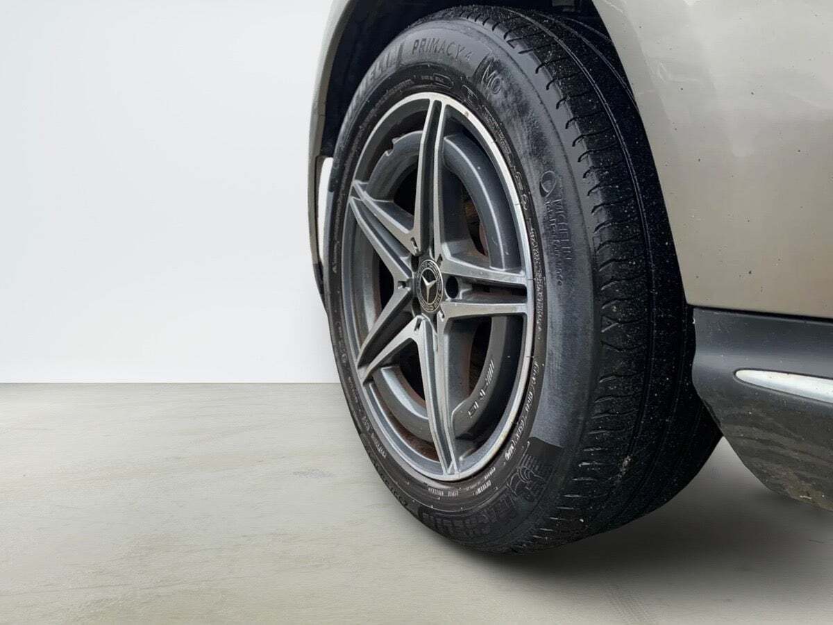 Beige Mercedes EQC400 fra 2022