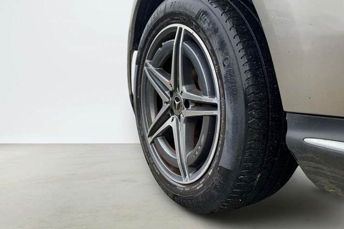 Beige Mercedes EQC400 fra 2022