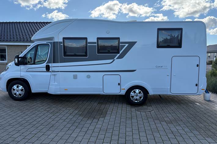 Hvid Adria Coral fra 2022