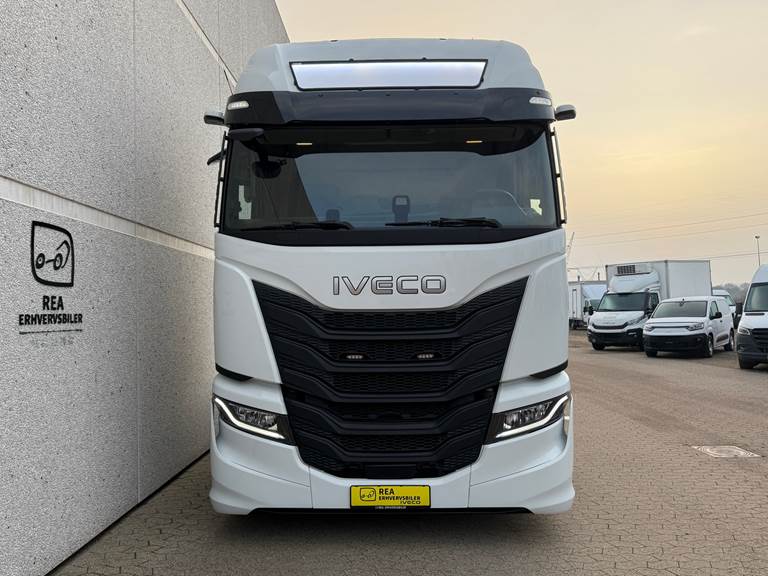 Iveco S-Way D AS440S49-E6e Twinsteer 530HK 12g Aut.