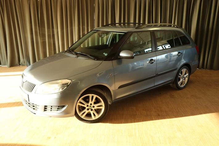 Grøn Skoda Fabia fra 2011 set udefra
