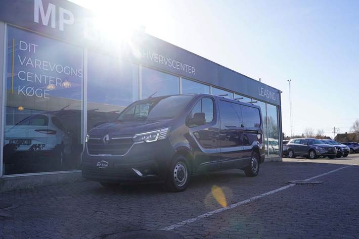 Blå Renault Trafic fra 2022