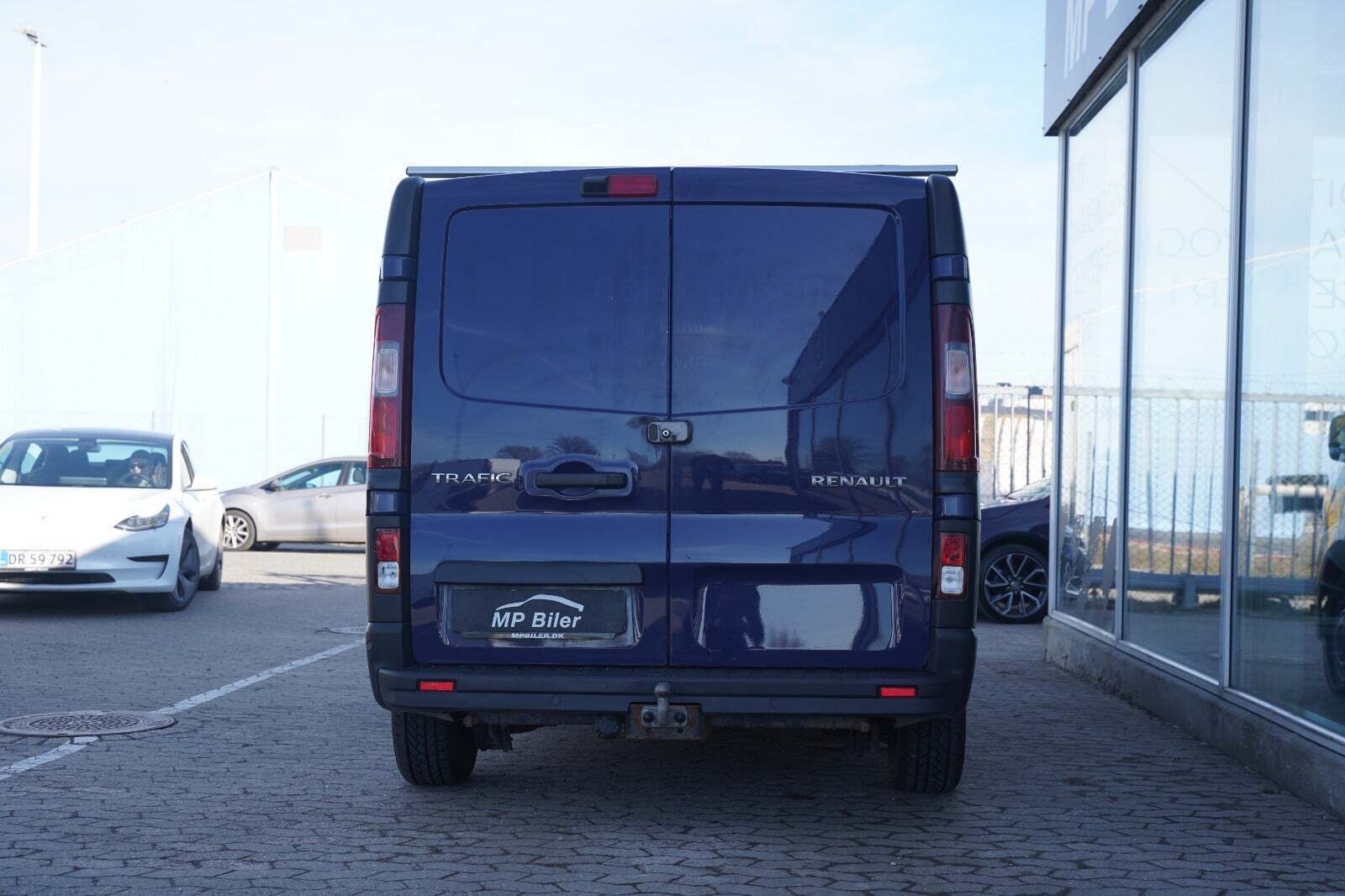 Blå Renault Trafic fra 2022