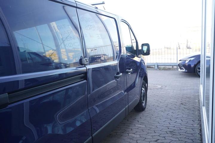 Blå Renault Trafic fra 2022