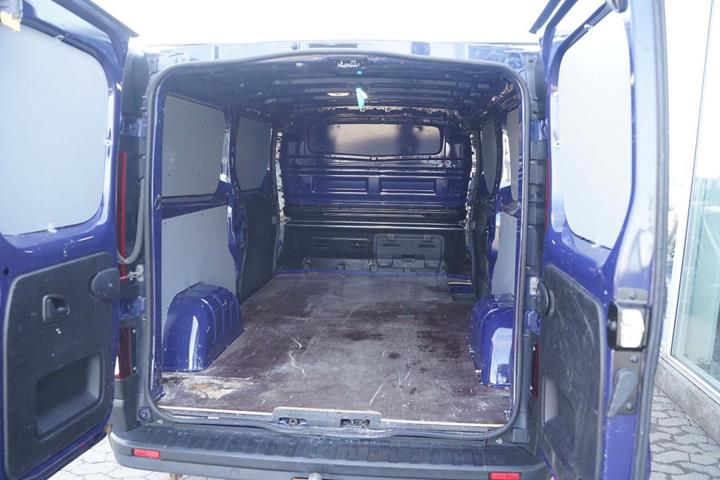 Blå Renault Trafic fra 2022