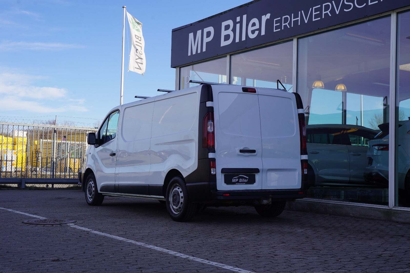 Hvid Renault Trafic T29 fra 2021