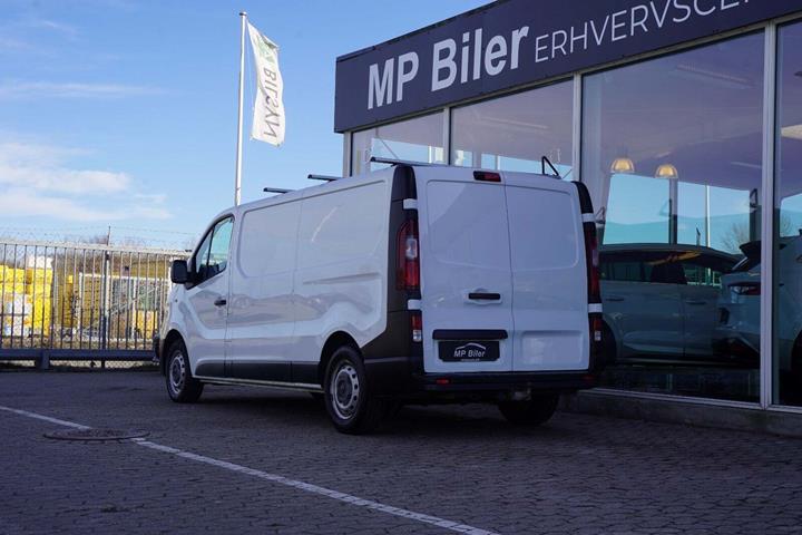 Hvid Renault Trafic T29 fra 2021