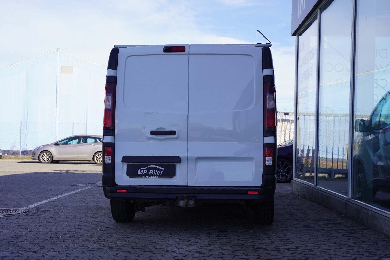 Hvid Renault Trafic T29 fra 2021