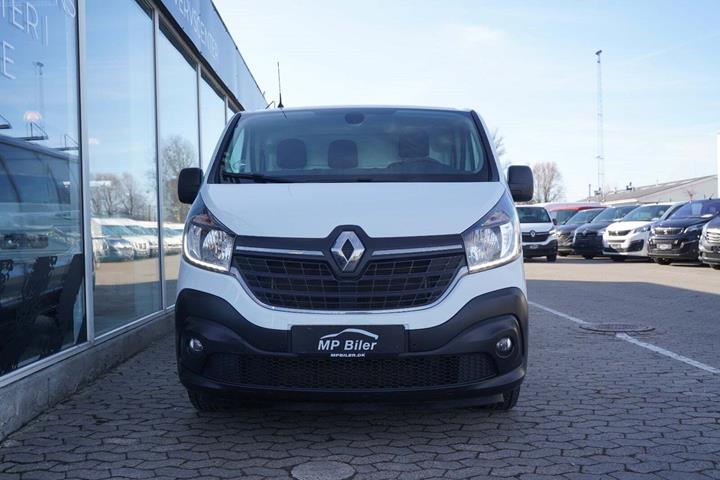 Hvid Renault Trafic T29 fra 2021