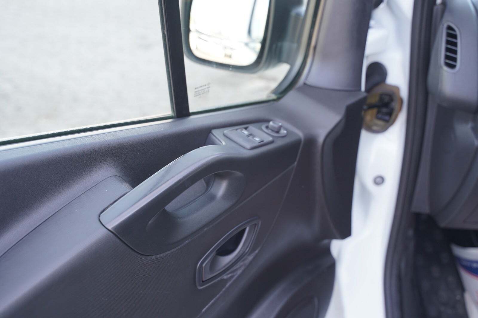 Hvid Renault Trafic T29 fra 2021