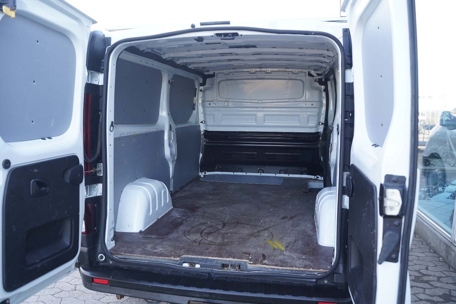Hvid Renault Trafic T29 fra 2021