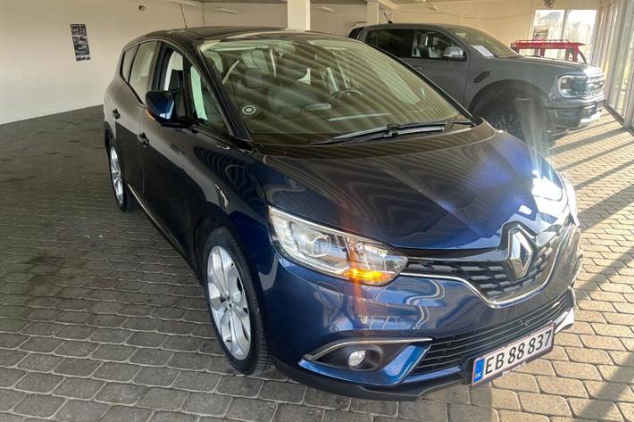 Blå Renault Grand Scenic IV fra 2019 set udefra