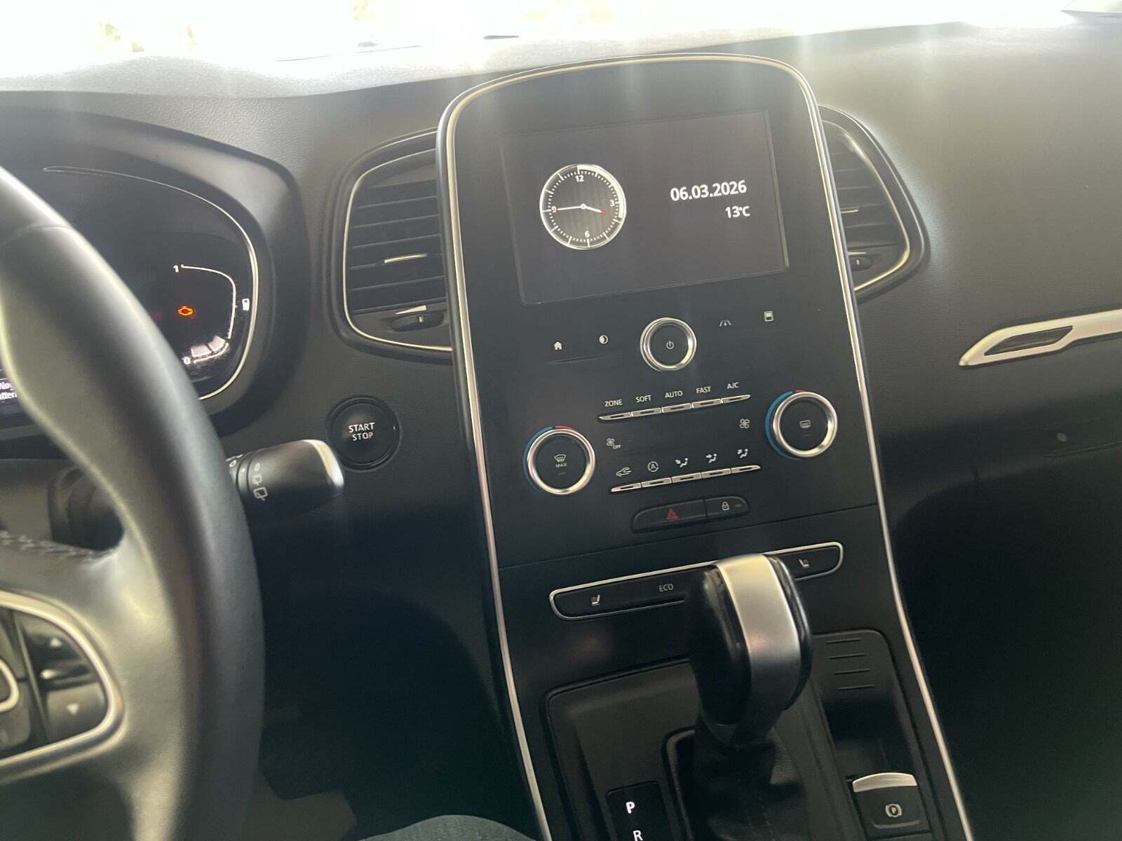 Blå Renault Grand Scenic IV fra 2019
