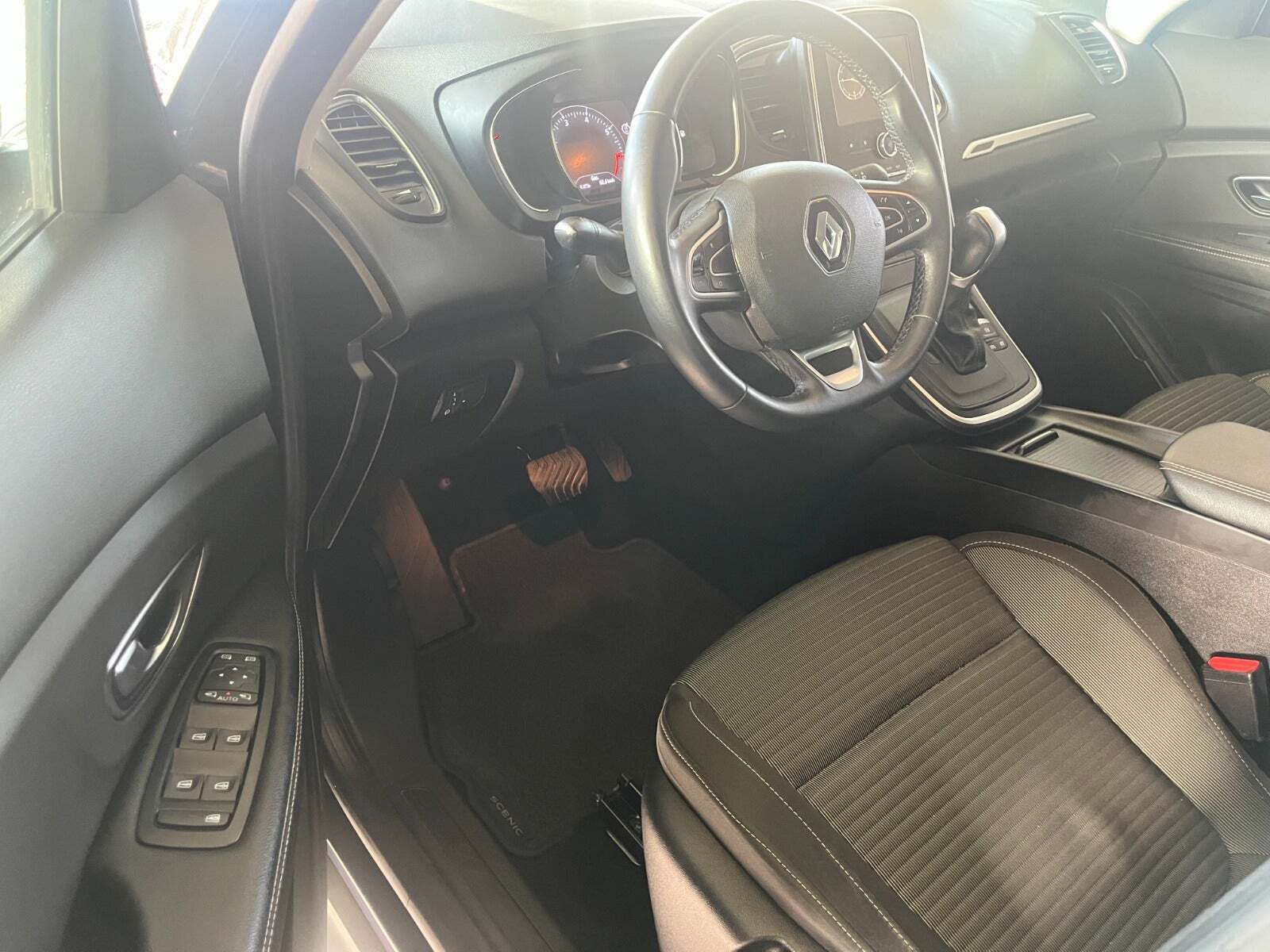 Blå Renault Grand Scenic IV fra 2019