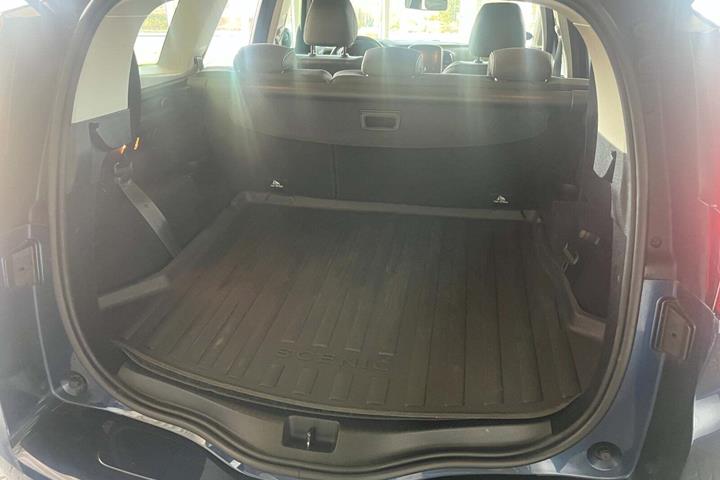 Blå Renault Grand Scenic IV fra 2019