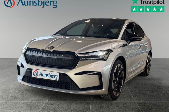 Sølv Skoda Enyaq fra 2023 set udefra