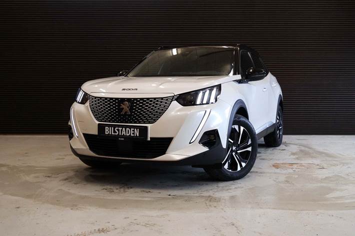 Hvid Peugeot e-2008 fra 2022 set udefra